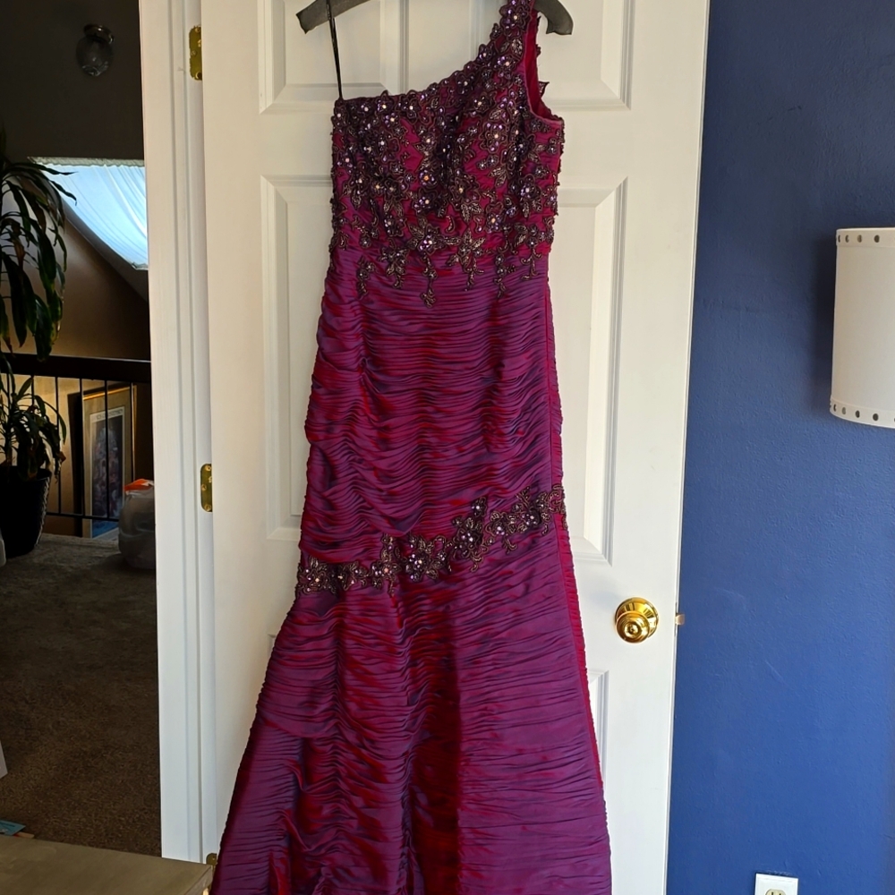 Purple One Shoulder Jovani Prom Dress (Size6/8)